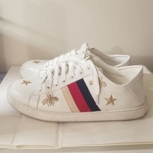 Embroidered Bee and Star Ace sneakers